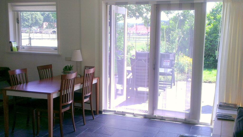 Vakantiehuis "Aan De Zandweg" Roderesch Bilik gambar